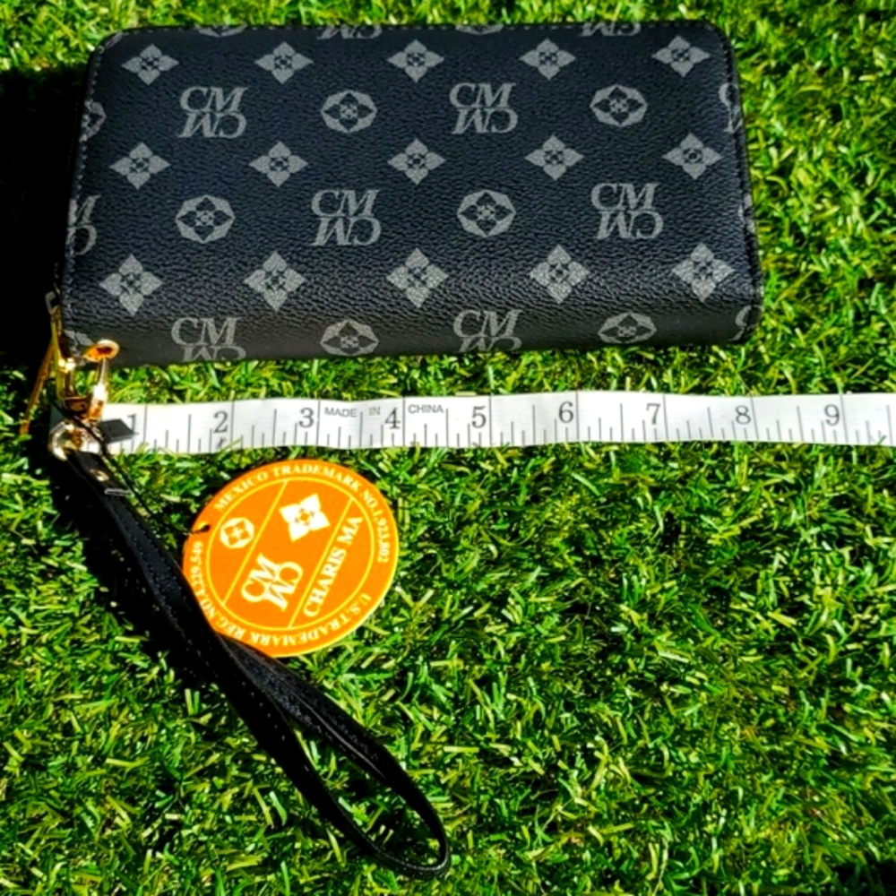 NWT Charis Ma Wristlet Wallet